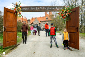 ''Ģimeņu diena fon Vulfu ģimenes ligzdā'' Cesvainē