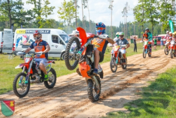 Enduro sacensību atklāšana.