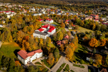 Zelta rudens iekrāso Madonu