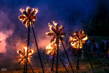 Uguns skulptūru festivāls Rēķu kalnā