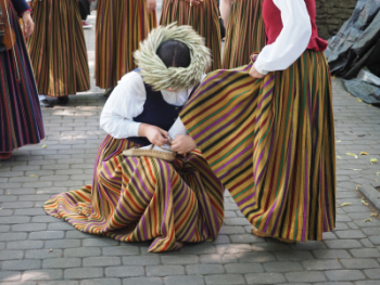 FOLKLORAS DIENA "TĪRA SPĒLE. GODS. GODI. GODĪGUMS" un BĒRNU FOLKLORAS KOPU KONCERTS "LIEPA AUGA AR OZOLU" 8. jūlijā